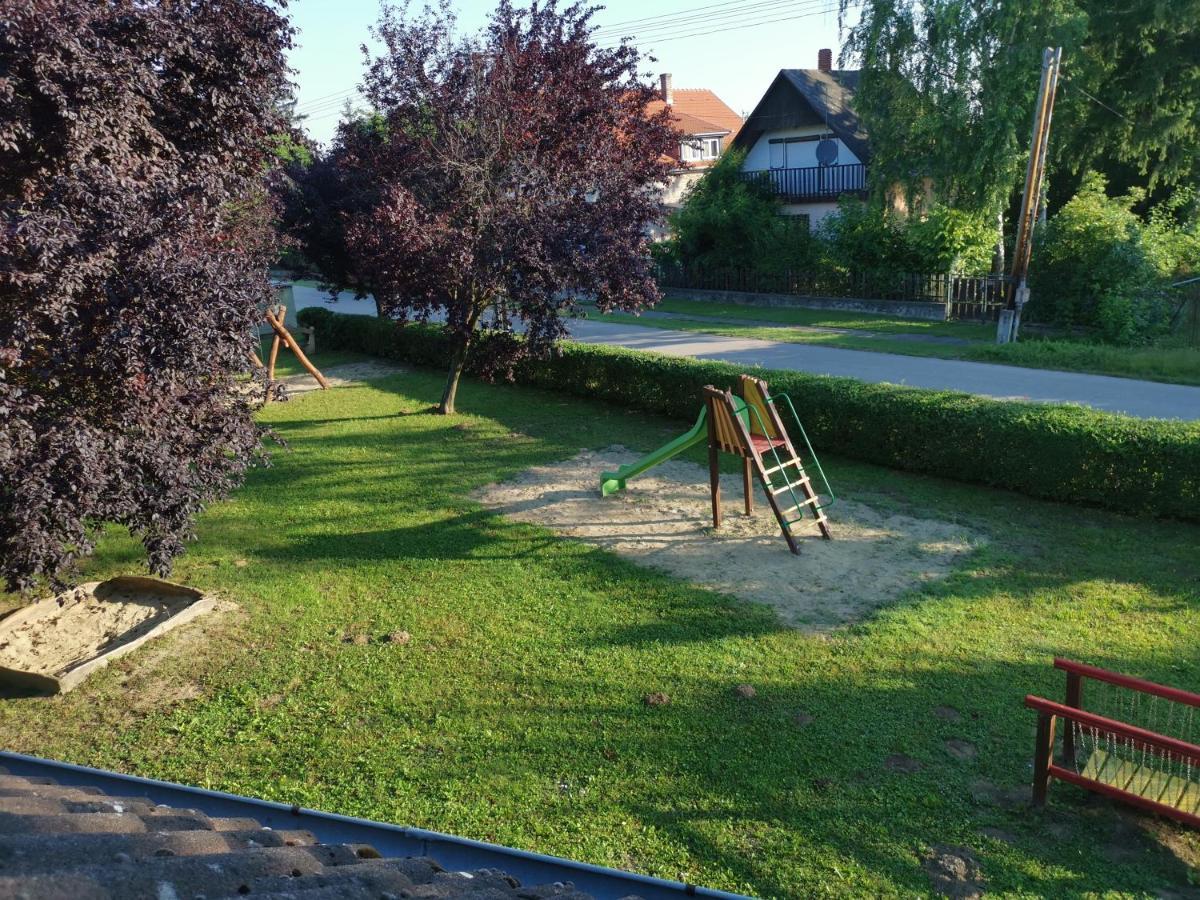 Erika Vendeghaz Centrumban Balatonkeresztúr Eksteriør bilde
